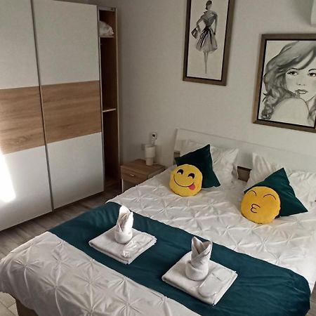 Comfortable Apartment University Square Bukarest Kültér fotó